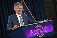 Kamondi Zsolt faeszterglyos
